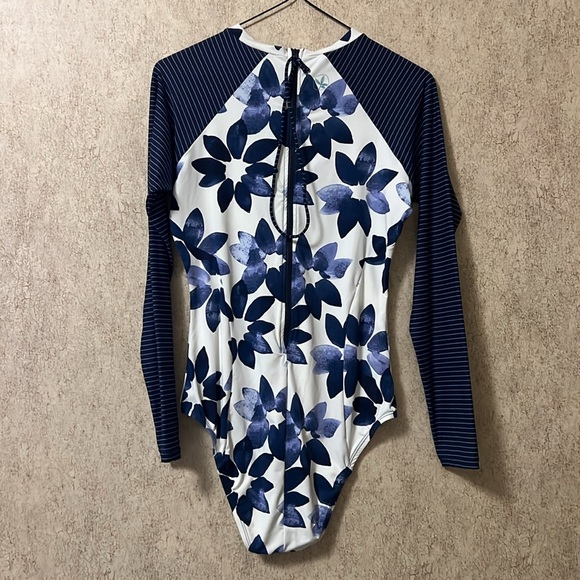 CARVE DESIGNS Onesie Rash-guard - Picture 2 of 7